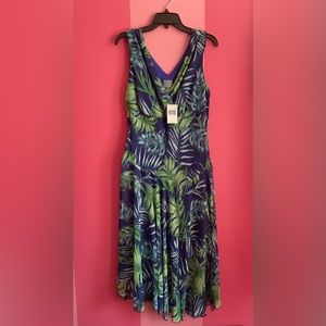 Brand new casual dress, size 18 but fits size 16.